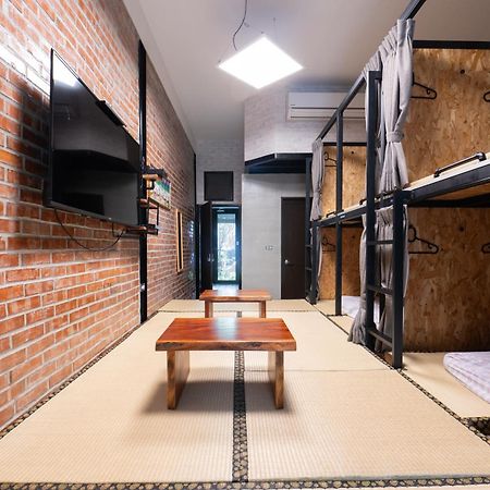 Appartement 成功古巷民宿 6-16人可包棟 à Tainan Extérieur photo